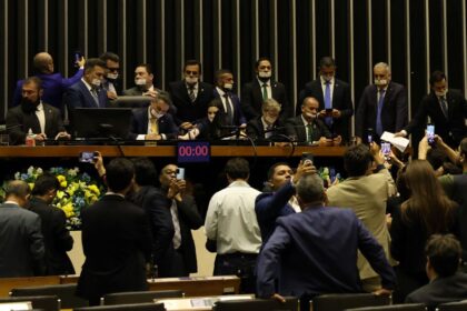 alcolumbre-e-motta-pedem-dialogo-e-respeito-apos-ocupacao-de-plenarios