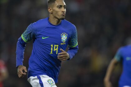 raphinha-e-vinicius-junior-sao-indicados-ao-premio-bola-de-ouro