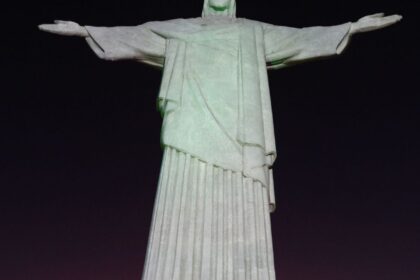violencia-contra-a-mulher-tera-hoje-cristo-redentor-iluminado-de-lilas