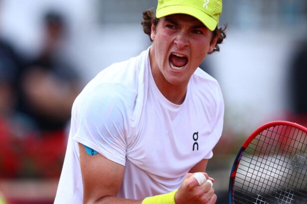 joao-fonseca-estreia-com-vitoria-de-virada-sobre-chines-em-cincinnati