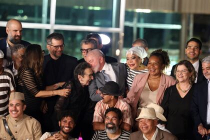 lula-recebe-equipe-de-o-agente-secreto-e-destaca-papel-da-cultura