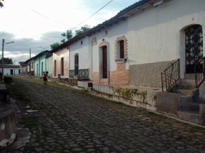 os-altos-precos-das-moradias-em-el-salvador-prejudicam-os-moradores-locais