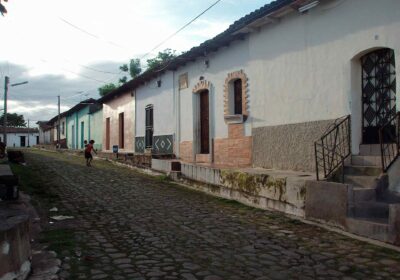 os-altos-precos-das-moradias-em-el-salvador-prejudicam-os-moradores-locais