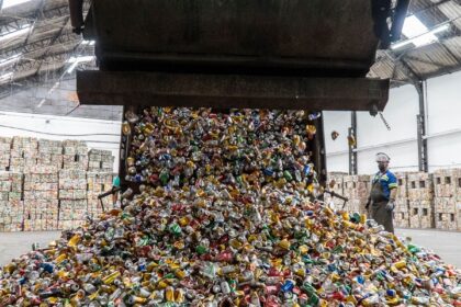 brasil-reciclou-97,3%-das-latinhas-de-aluminio-em-2024