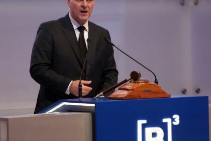 brasil-busca-dialogo,-mas-nao-negociara-soberania,-afirma-favaro