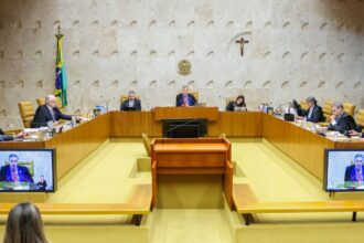 barroso-e-fux-discutem-em-sessao-do-stf