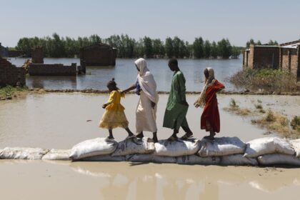 exposicao-em-sao-paulo-mostra-eventos-climaticos-na-vida-de-refugiadas