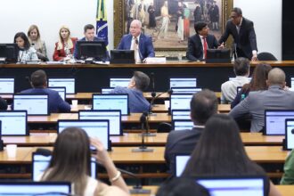 ccj-aprova-aumento-de-pena-para-aliciamento-de-criancas-na-internet