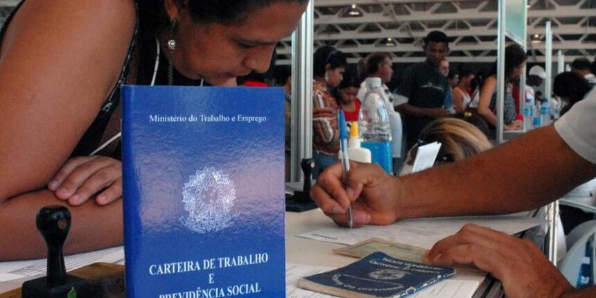 numero-de-pessoas-em-busca-de-emprego-cai-21%-no-segundo-trimestre