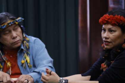 ideologia-consumista-gera-crise-climatica,-dizem-escritores-indigenas