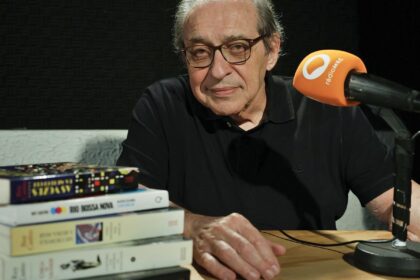 serie-de-ruy-castro-dedicada-a-tom-jobim-estreia-na-radio-mec