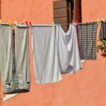 por-que-algumas-roupas-encolhem-na-lavagem?-uma-cientista-textil-explica-como-“desencolhe-las”