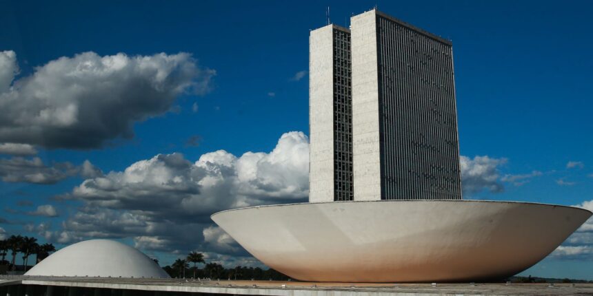 camara-pauta-projeto-que-regula-redes-sociais-para-criancas