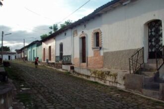 os-altos-precos-das-moradias-em-el-salvador-prejudicam-os-moradores-locais