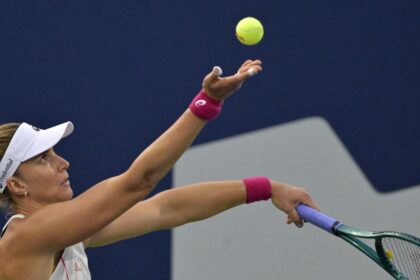 bia-haddad-sofre,-mas-vence-britanica-kartal-em-estreia-no-us-open