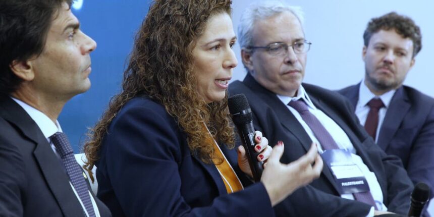 ministra-defende-regras-objetivas-na-avaliacao-de-servidor-em-reforma