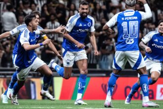copa-do-brasil:-cruzeiro-vence-atletico-por-2-a-0-e-fica-perto-da-semi