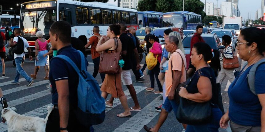 brasil tem-queda-na-desigualdade-em-educacao,-emprego-e-meio-ambiente