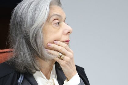 carmen-lucia-rebate-advogado-de-ramagem-e-defende-urnas-eletronicas