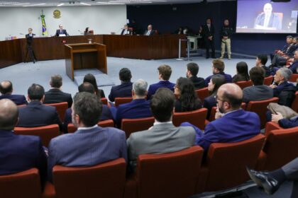 saiba-como-foi-o-1o-dia-do-julgamento-de-bolsonaro-e-mais-sete-reus