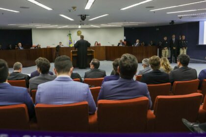 com-voto-de-moraes,-stf-retoma-nesta-terca-julgamento-de-bolsonaro