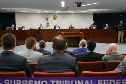 ao-vivo:-stf-retoma-julgamento-de-bolsonaro;-dino-e-o-segundo-a-votar 
