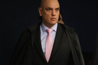 moraes-vota-para-condenar-bolsonaro-e-mais-sete-por-golpe-de-estado