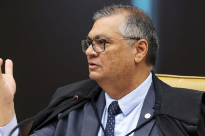 dino-diz-que-crimes-da-trama-golpista-nao-podem-ser-anistiados