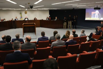 stf-retoma-julgamento-de-bolsonaro-apos-intervalo;-fux-prossegue-voto