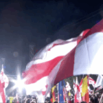 na-georgia,-manifestantes-se-reunem-em-apoio-ao-ex-presidente-preso