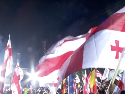 na-georgia,-manifestantes-se-reunem-em-apoio-ao-ex-presidente-preso