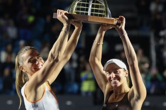 luisa-stefani-e-timea-babos-conquistam-titulo-de-duplas-no-sp-open