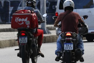 camara-aprova-urgencia-para-votar-vale-refeicao-para-entregadores