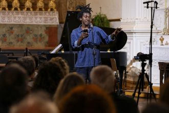 arte-e-resistencia-e-esperanca,-diz-poeta-haitiano-jean-d’amerique