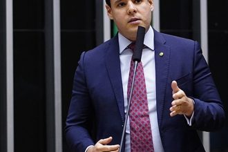 moraes-autoriza-bolsonaro-a-receber-visita-de-relator-da-anistia
