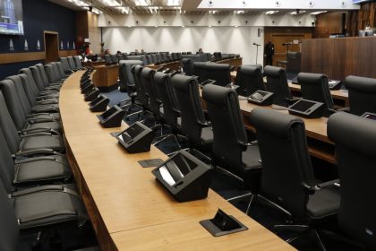 pacote-do-legislativo-do-rio-expoe-pretos-a-discriminacao,-diz-forum