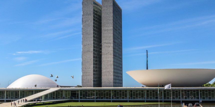 senado-aprova-pena-maior-a-quem-fornecer-drogas-ou-bebidas-a-menores