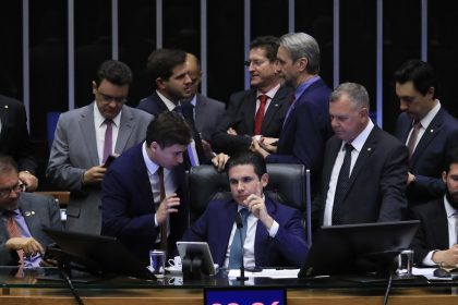 pec-da-blindagem-e-aprovada-por-deputados-e-vai-ao-senado 