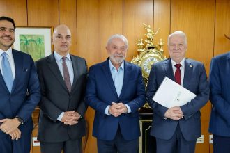 fachin-e-moraes-convidam-lula-para-posse-no-stf