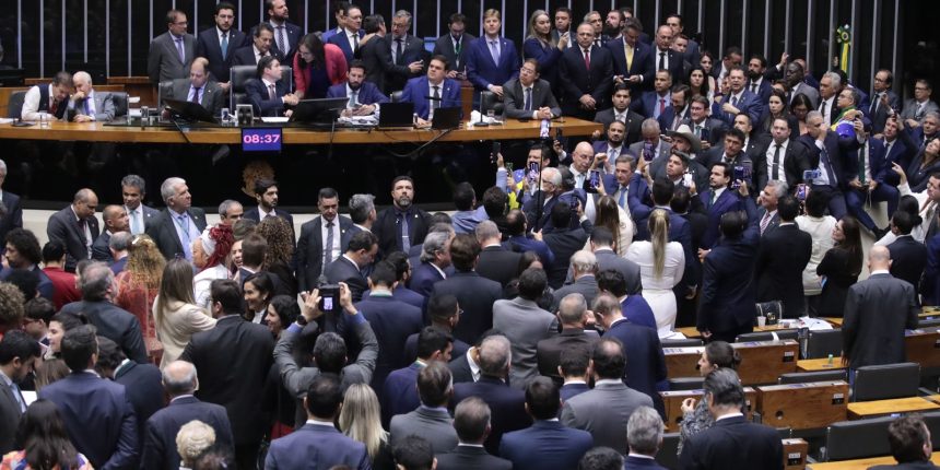 camara-aprova-urgencia-para-projeto-de-anistia-a-golpistas
