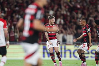com-direito-a-gol-relampago,-flamengo-derrota-estudiantes-no-maracana