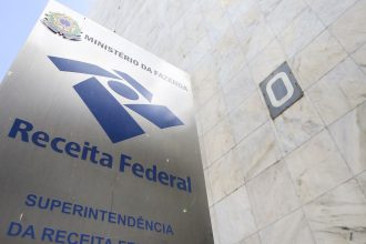 receita-apreende-em-dois-navios-no-rio-carga-de-combustivel-irregular