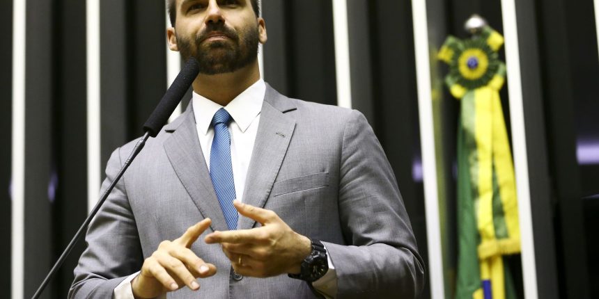 camara-deve-ser-comunicada-sobre-denuncia-contra-eduardo-bolsonaro