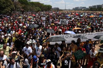 no-df,-ato-contra-anistia-e-pec-da-blindagem-leva-milhares-as-ruas