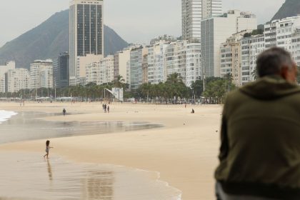 frente-fria-chega-ao-rio-com-pancadas-de-chuva-e-vento-forte
