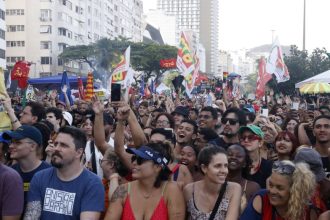 ato-no-rj-com-caetano,-chico-e-gil-repudia-anistia-e-pec-da-blindagem