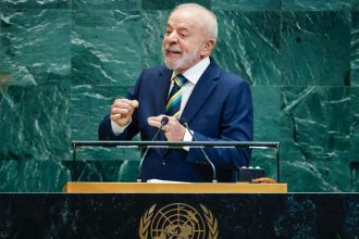 lula-critica-sancoes-e-diz-que-brasil-resiste-na-defesa-da-democracia