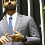 moraes-envia-denuncia-contra-eduardo-bolsonaro-para-hugo-motta