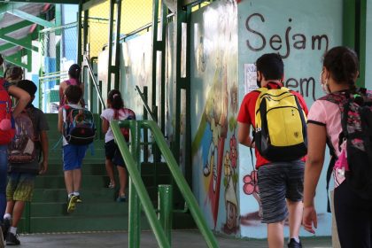 menos-da-metade-das-escolas-publicas-esta-ligada-a rede-de-esgoto