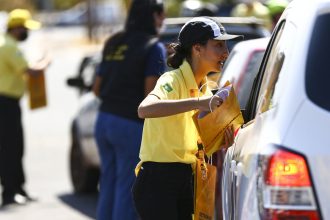 transporte:-melhor-lugar-de-crianca-no-carro-e-o-meio-do-banco-de-tras
